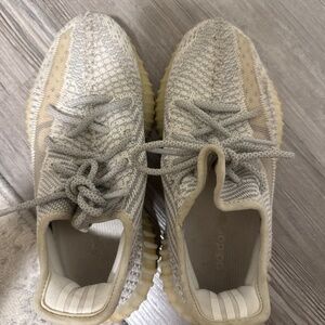 Yeezys Size 4 (Men)